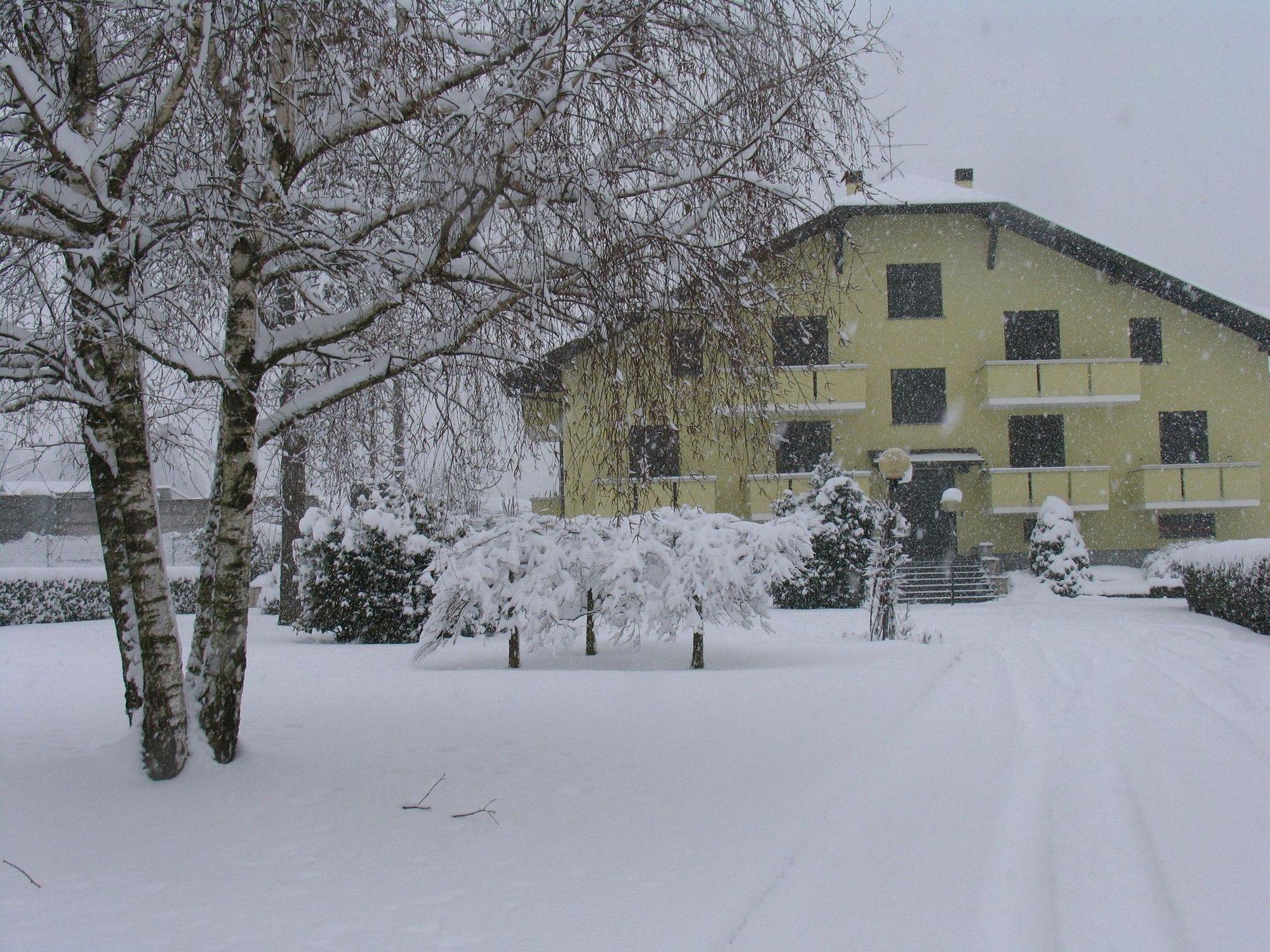 Albergo Residence Isotta Veruno Luaran gambar