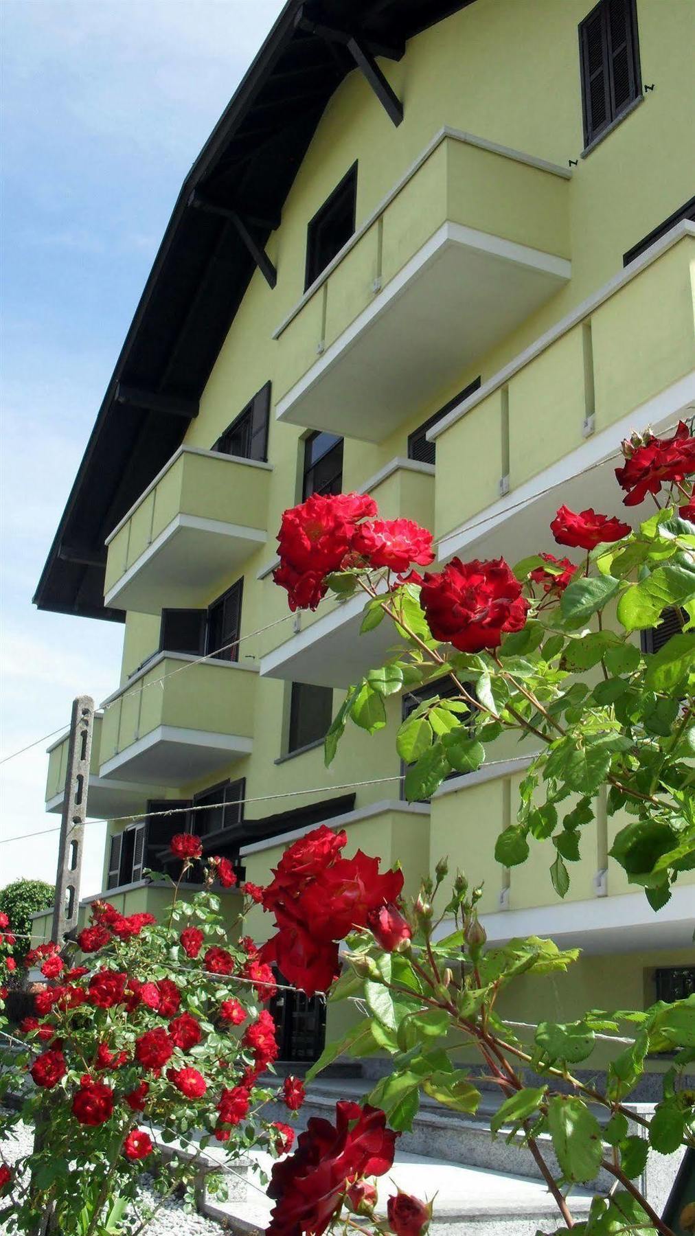 Albergo Residence Isotta Veruno Luaran gambar
