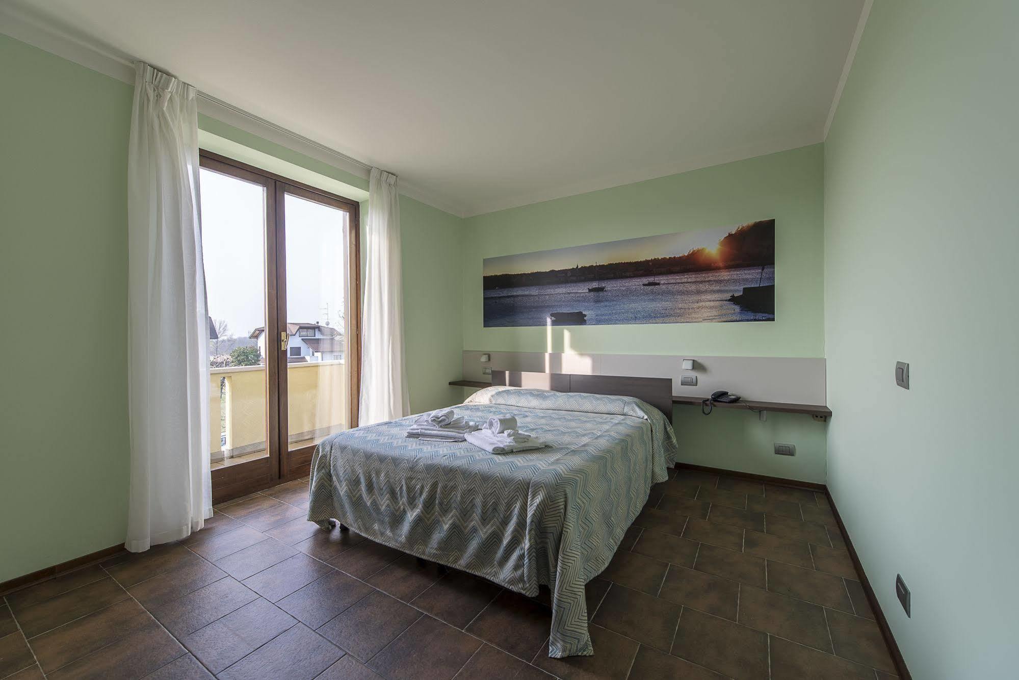 Albergo Residence Isotta Veruno Luaran gambar