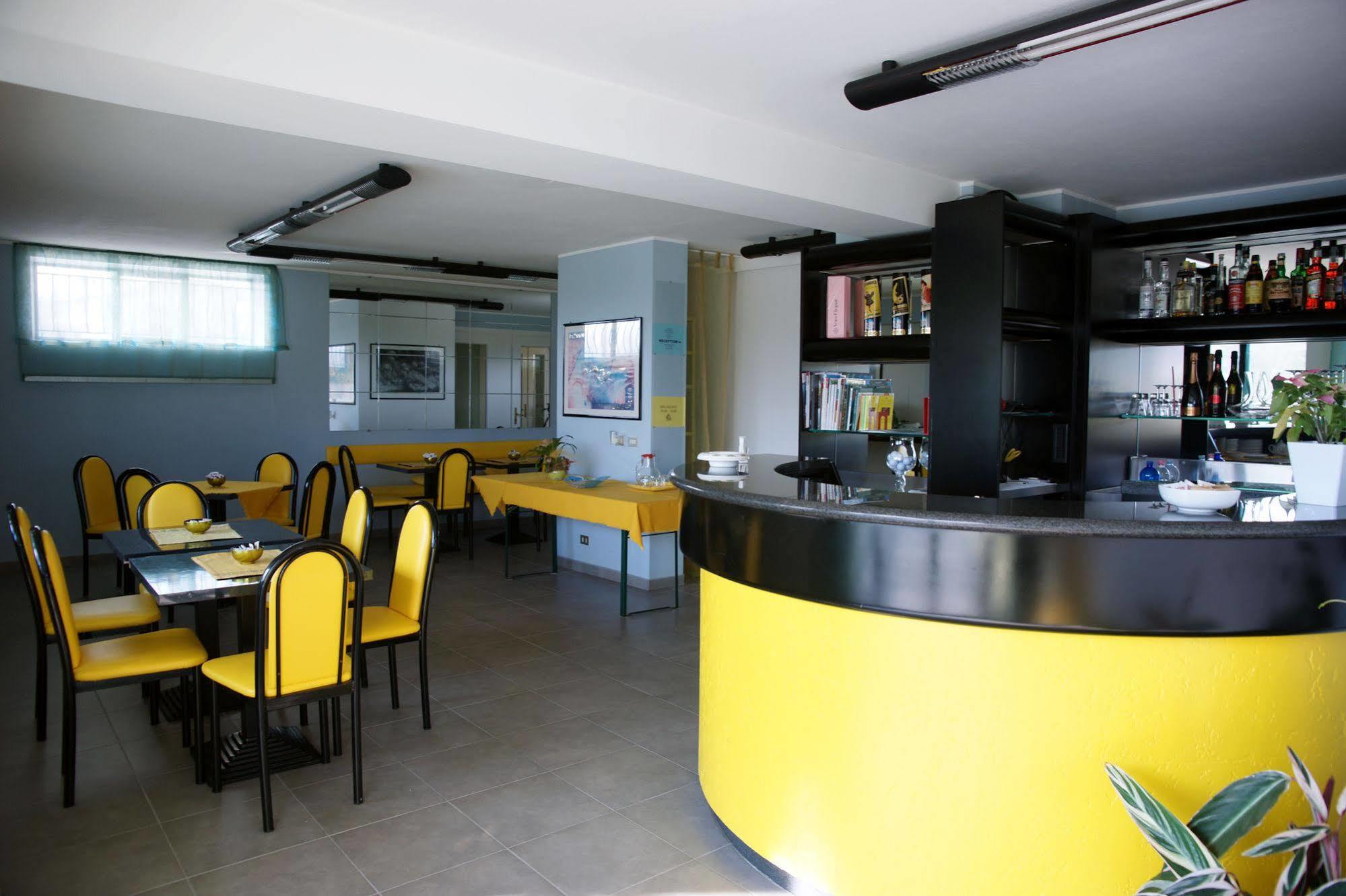 Albergo Residence Isotta Veruno Luaran gambar